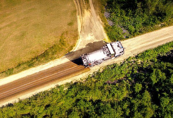 "AzerGold" QSC tərəfindən daşıma yollarında tozun idarə olunmasına yönəlmiş ekoloji təşəbbüs reallaşdırılıb (FOTO)
