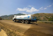 "AzerGold" QSC tərəfindən daşıma yollarında tozun idarə olunmasına yönəlmiş ekoloji təşəbbüs reallaşdırılıb (FOTO)
