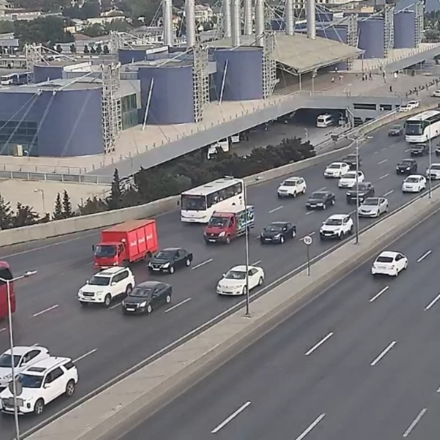 Sürücülərin NƏZƏRİNƏ: Paytaxtın bir sıra yollarında tıxac var - SİYAHI (FOTO)