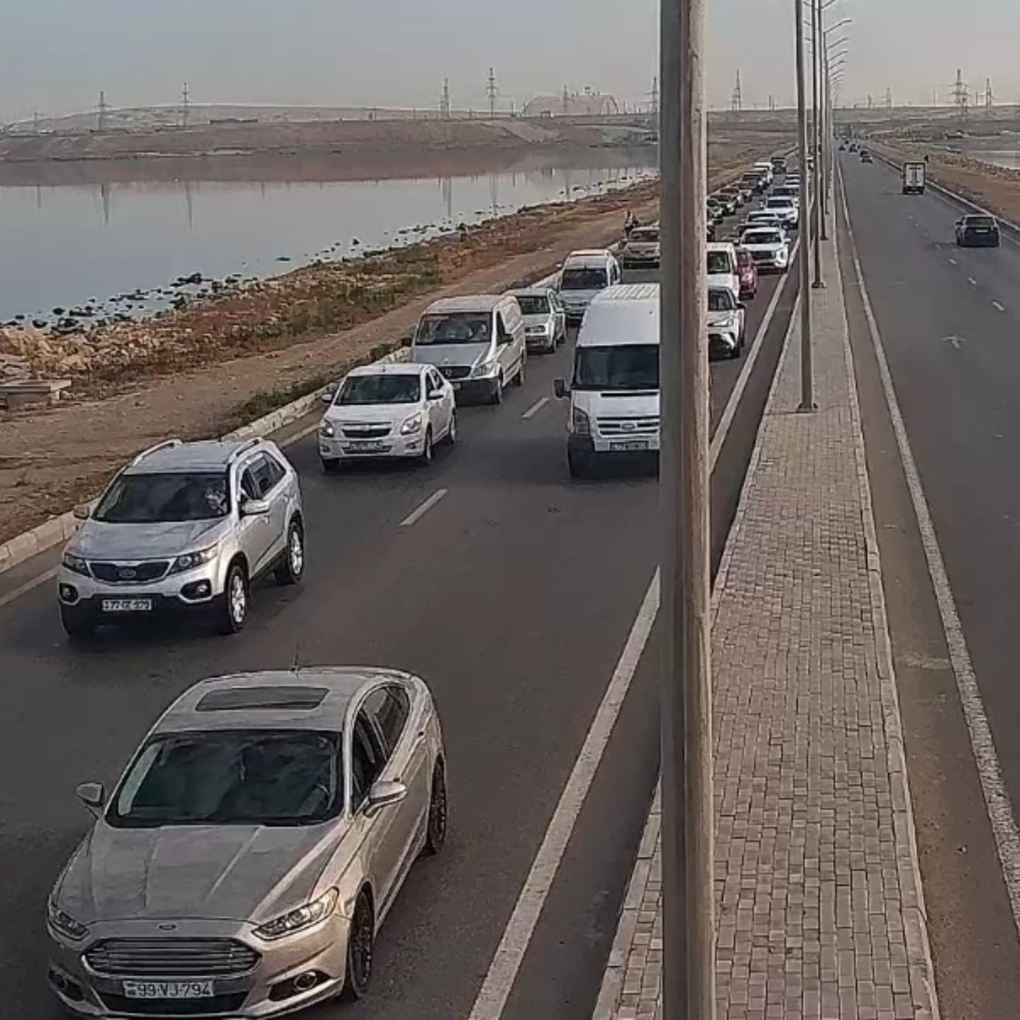 Sürücülərin NƏZƏRİNƏ: Paytaxtın bir sıra yollarında tıxac var - SİYAHI (FOTO)