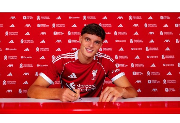 "Liverpul" 18 yaşlı müdafiəçini transfer edib