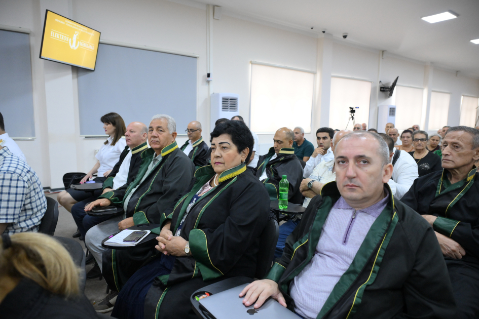 Ermənistan silahlı qüvvələrinin Zəngilana hücumları nəticəsində məcburi köçkün düşmüş, yaralanmış, doğmaları öldürülmüş şəxslər məhkəmədə ifadə veriblər (FOTO)
