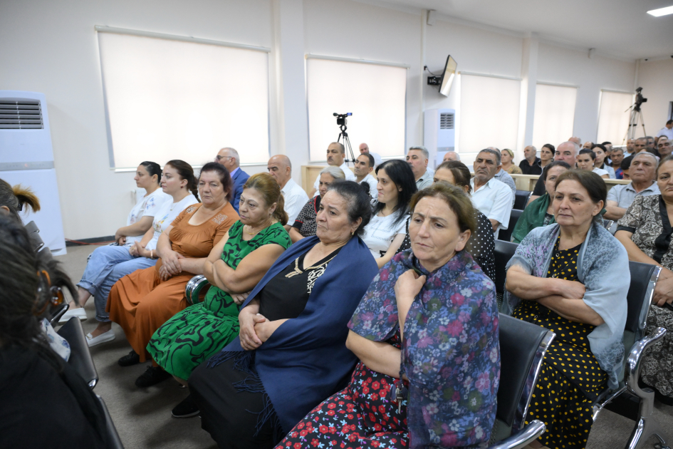 Ermənistan silahlı qüvvələrinin Zəngilana hücumları nəticəsində məcburi köçkün düşmüş, yaralanmış, doğmaları öldürülmüş şəxslər məhkəmədə ifadə veriblər (FOTO)