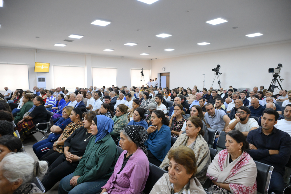 Ermənistan silahlı qüvvələrinin Zəngilana hücumları nəticəsində məcburi köçkün düşmüş, yaralanmış, doğmaları öldürülmüş şəxslər məhkəmədə ifadə veriblər (FOTO)