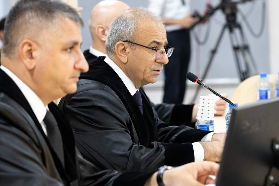 Ermənistan silahlı qüvvələrinin Zəngilana hücumları nəticəsində məcburi köçkün düşmüş, yaralanmış, doğmaları öldürülmüş şəxslər məhkəmədə ifadə veriblər (FOTO)