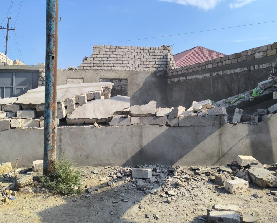FHN tərəfindən daha bir qanunsuz tikili sökülüb (FOTO/VİDEO)