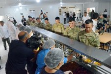 Jurnalistlər Laçında xidmət edən hərbi qulluqçuların məişət şəraiti ilə tanış olublar (FOTO/VİDEO)