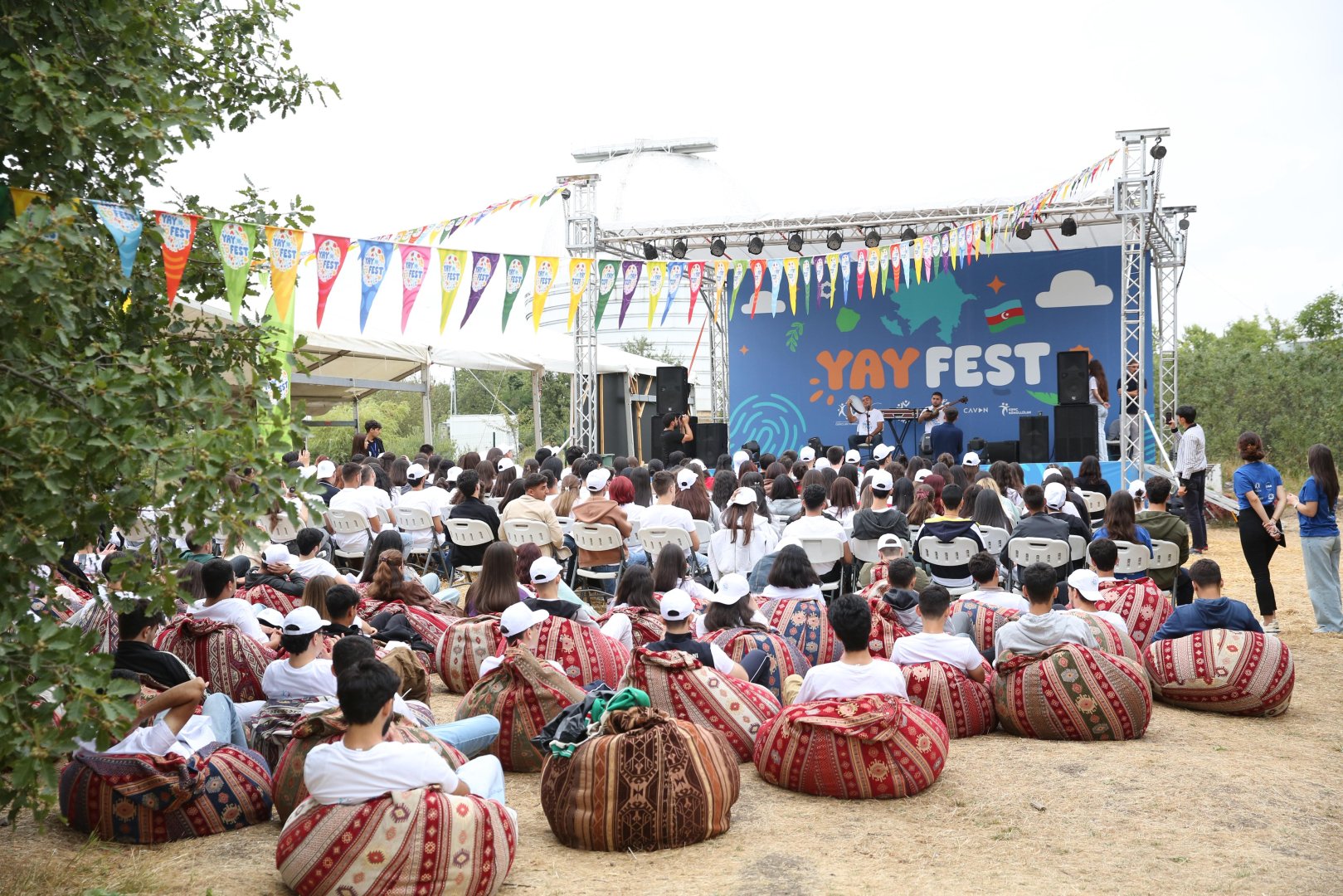Müzəffər və suveren dövlətin gəncləri “Yay Fest”də bir araya gəldilər (FOTO)