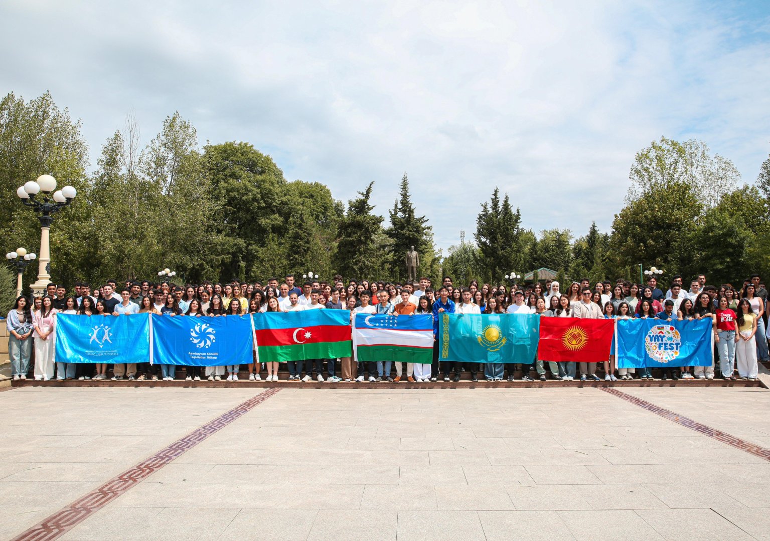 Müzəffər və suveren dövlətin gəncləri “Yay Fest”də bir araya gəldilər (FOTO)