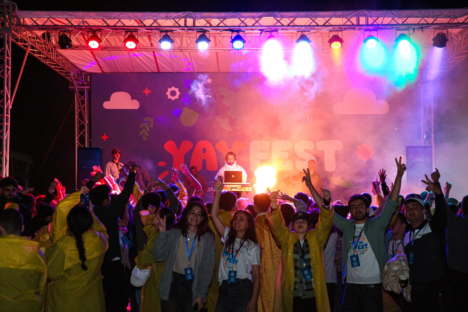 Müzəffər və suveren dövlətin gəncləri “Yay Fest”də bir araya gəldilər (FOTO)