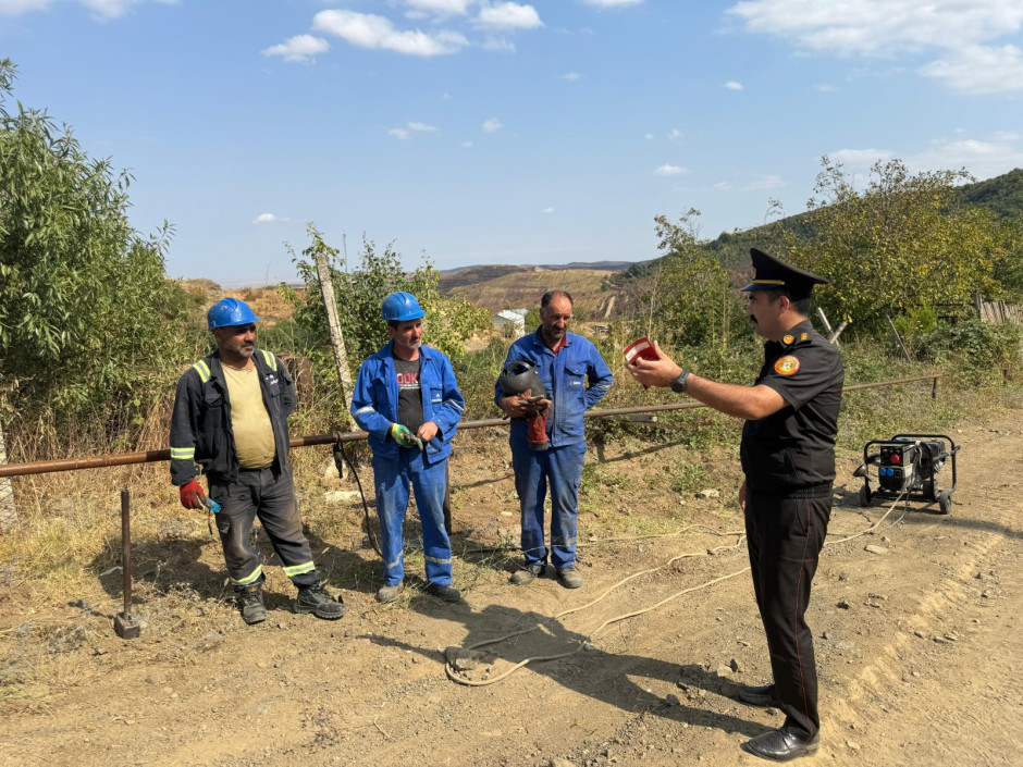 FHN azad olunmuş ərazilərdə yanğın təhlükəsizliyi ilə bağlı maarifləndirilmə işini davam etdirir (FOTO)