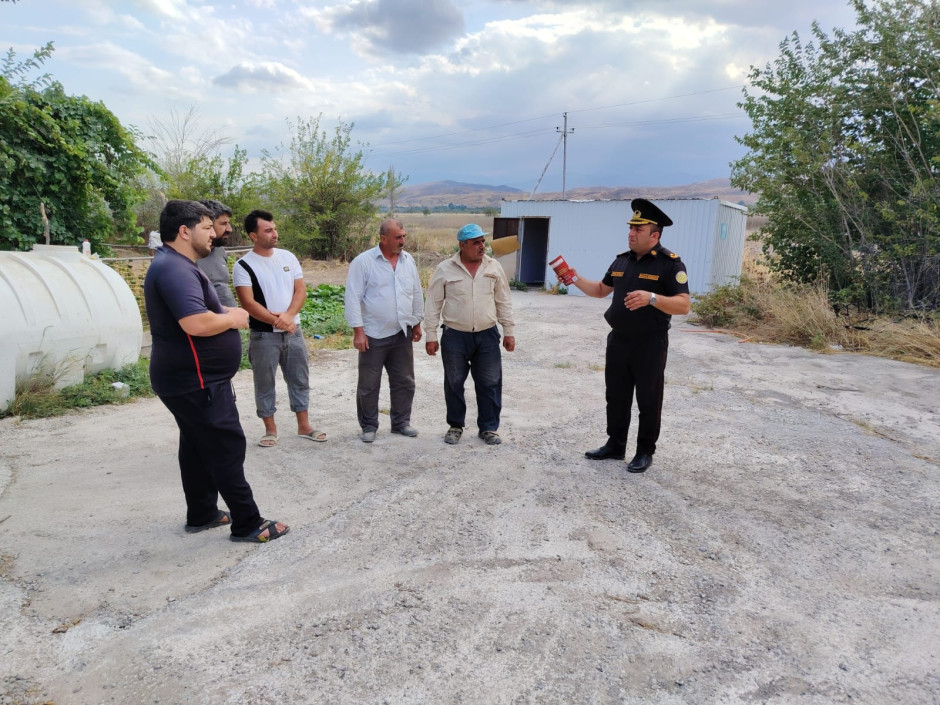 FHN azad olunmuş ərazilərdə yanğın təhlükəsizliyi ilə bağlı maarifləndirilmə işini davam etdirir (FOTO)