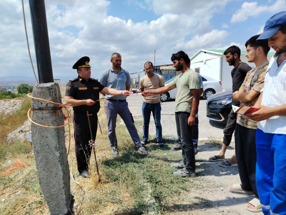 FHN azad olunmuş ərazilərdə yanğın təhlükəsizliyi ilə bağlı maarifləndirilmə işini davam etdirir (FOTO)