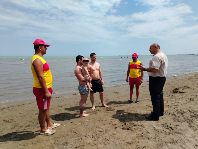 FHN-in Sumqayıt Regional Mərkəzi çimərliklərdə maarifləndirmə tədbirlərini davam etdirir (FOTO)