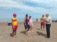 FHN-in Sumqayıt Regional Mərkəzi çimərliklərdə maarifləndirmə tədbirlərini davam etdirir (FOTO)