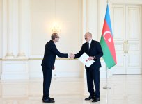 Prezident İlham Əliyev İsrailin Azərbaycanda yeni təyin olunmuş səfirinin etimadnaməsini qəbul edib (FOTO/VİDEO)