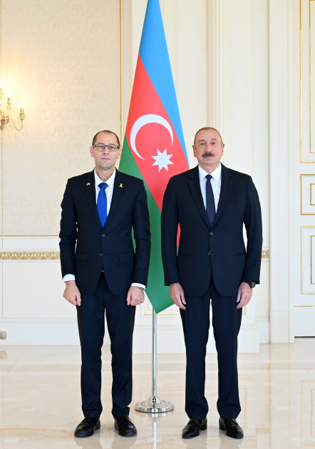 Prezident İlham Əliyev İsrailin Azərbaycanda yeni təyin olunmuş səfirinin etimadnaməsini qəbul edib (FOTO)