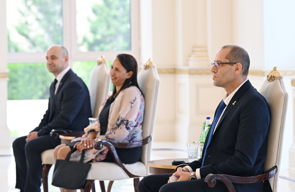 Prezident İlham Əliyev İsrailin Azərbaycanda yeni təyin olunmuş səfirinin etimadnaməsini qəbul edib (FOTO)