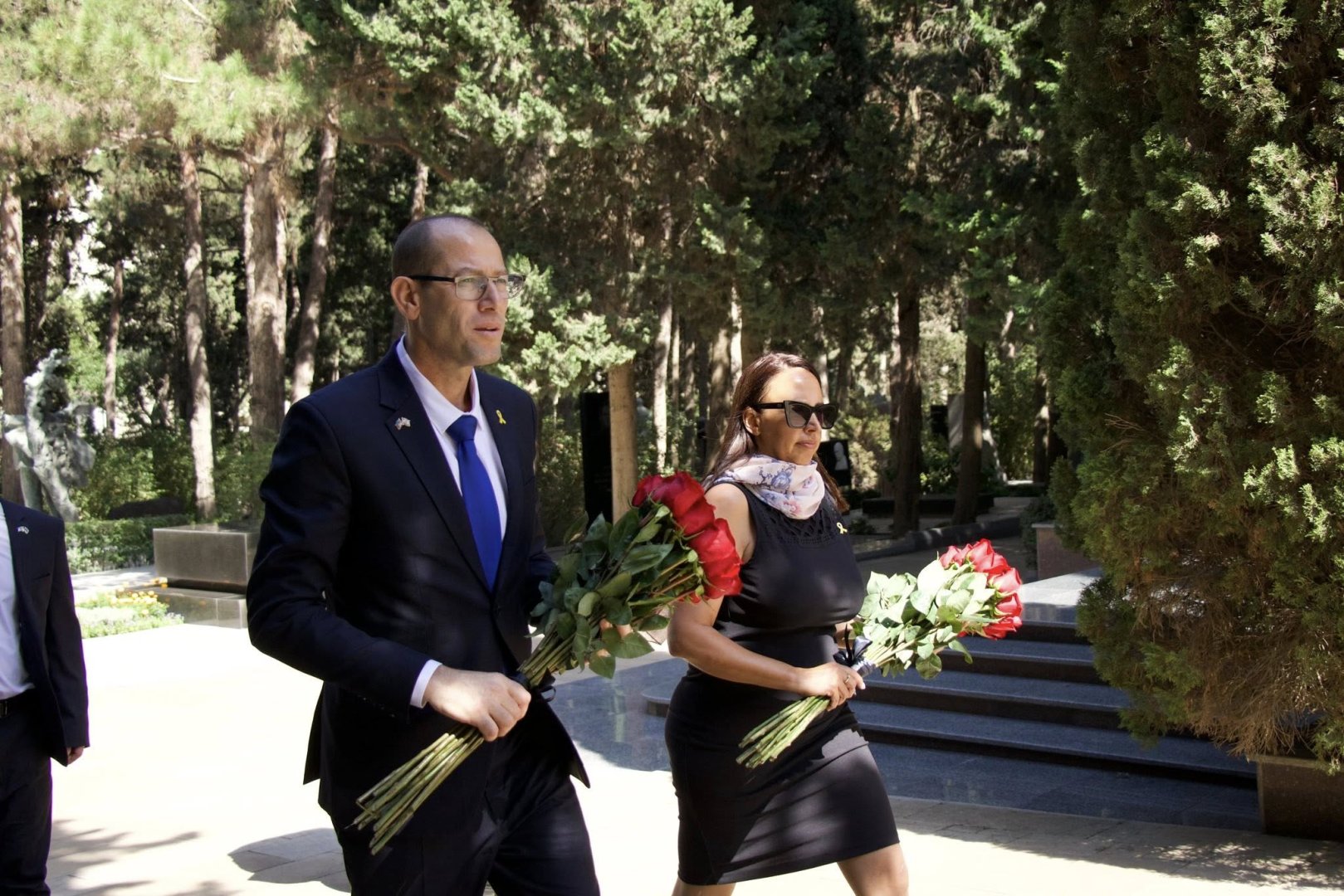 İsrailin Azərbaycandakı yeni səfiri Fəxri və Şəhidlər xiyabanlarını ziyarət edib (FOTO)