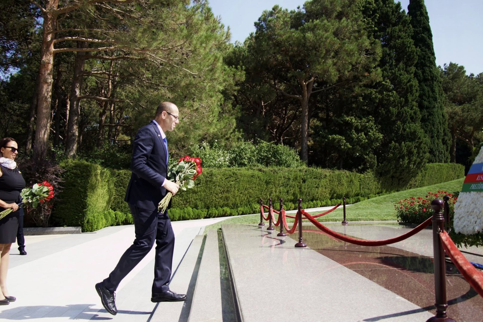 İsrailin Azərbaycandakı yeni səfiri Fəxri və Şəhidlər xiyabanlarını ziyarət edib (FOTO)