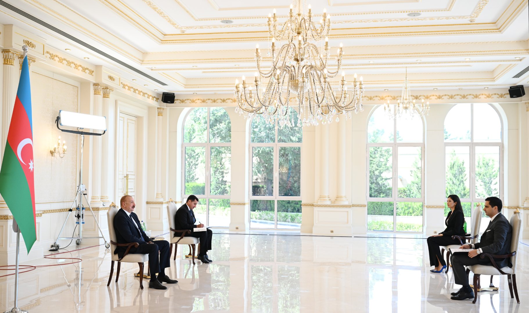 Prezident İlham Əliyev Slovakiyanın Azərbaycanda yeni təyin olunmuş səfirinin etimadnaməsini qəbul edib (FOTO/VİDEO)