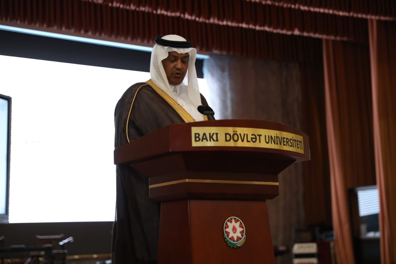 Azərbaycanın 10 ümumtəhsil məktəbində və 6 nüfuzlu universitetdə ərəb dili tədris olunur - Səfir