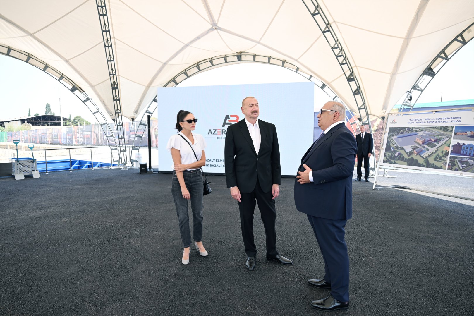 Prezident İlham Əliyev və Birinci xanım Mehriban Əliyeva Gəncədə bazalt məhsullarının istehsalı müəssisəsinin təməlqoyma mərasimində iştirak ediblər (FOTO) (YENİLƏNİB)