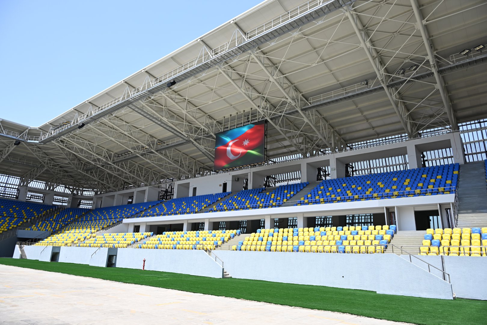 Prezident İlham Əliyev və Birinci xanım Mehriban Əliyeva Gəncə şəhər stadionunda tikinti işlərinin gedişi ilə tanış olublar (FOTO) (YENİLƏNİB)