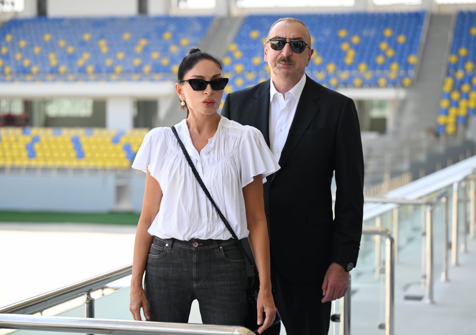 Prezident İlham Əliyev və Birinci xanım Mehriban Əliyeva Gəncə şəhər stadionunda tikinti işlərinin gedişi ilə tanış olublar (FOTO) (YENİLƏNİB)