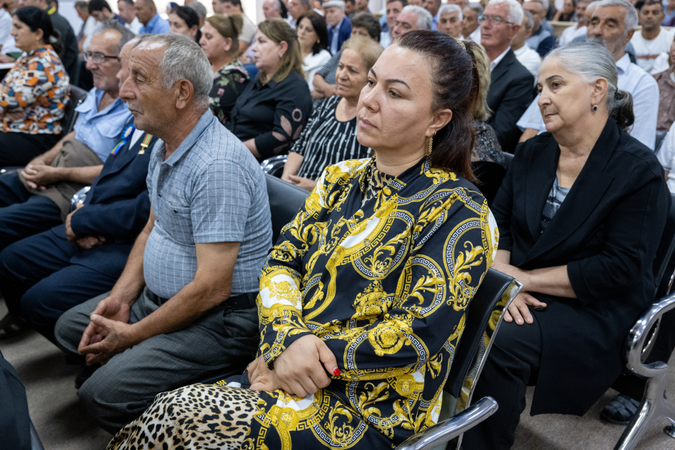 Ermənistan silahlı qüvvələrinin Xocalıya, Laçına, Kəlbəcərə, Qubadlıya hücumları nəticəsində məcburi köçkün düşmüş, yaralanmış, doğmaları öldürülmüş şəxslər məhkəmədə ifadə veriblər (FOTO)