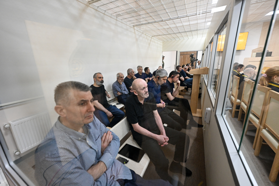 Ermənistan silahlı qüvvələrinin Xocalıya, Laçına, Kəlbəcərə, Qubadlıya hücumları nəticəsində məcburi köçkün düşmüş, yaralanmış, doğmaları öldürülmüş şəxslər məhkəmədə ifadə veriblər (FOTO)