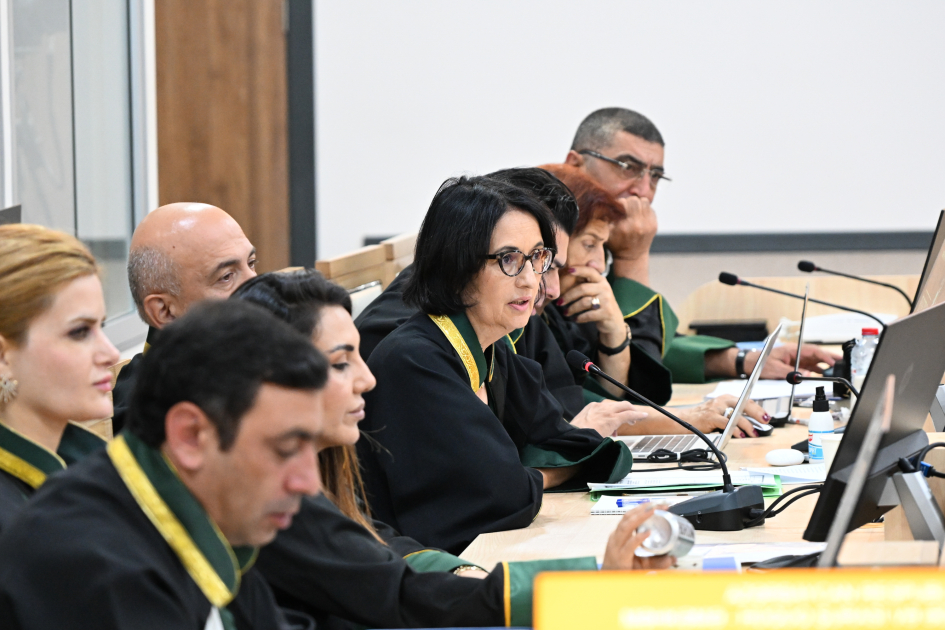 Ermənistan silahlı qüvvələrinin Xocalıya, Laçına, Kəlbəcərə, Qubadlıya hücumları nəticəsində məcburi köçkün düşmüş, yaralanmış, doğmaları öldürülmüş şəxslər məhkəmədə ifadə veriblər (FOTO)