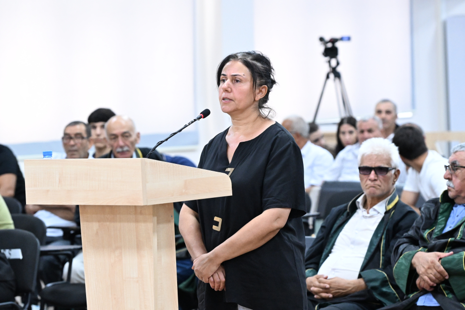 Ermənistan silahlı qüvvələrinin Xocalıya, Laçına, Kəlbəcərə, Qubadlıya hücumları nəticəsində məcburi köçkün düşmüş, yaralanmış, doğmaları öldürülmüş şəxslər məhkəmədə ifadə veriblər (FOTO)