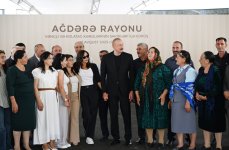 Prezident İlham Əliyev və Birinci xanım Mehriban Əliyeva Ağdərədə Vəngli və Kolatağ kəndlərinin sakinləri ilə görüşüblər (YENİLƏNİB) (FOTO/VİDEO)