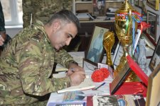 Hərbi prokuror şəhidin ailə üzvləri ilə görüşüb (FOTO)