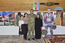 Hərbi prokuror şəhidin ailə üzvləri ilə görüşüb (FOTO)
