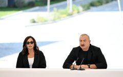 Prezident İlham Əliyev və Birinci xanım Mehriban Əliyeva Kəlbəcər şəhərinin sakinləri ilə görüşüblər (YENİLƏNİB) (FOTO/VİDEO)