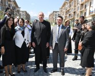 Prezident İlham Əliyev və Birinci xanım Mehriban Əliyeva Kəlbəcər şəhərinin sakinləri ilə görüşüblər (YENİLƏNİB) (FOTO/VİDEO)