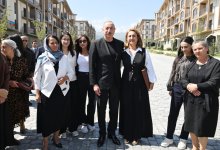 Prezident İlham Əliyev və Birinci xanım Mehriban Əliyevanın Kəlbəcər şəhərinin sakinləri ilə səmimi söhbəti (FOTO)