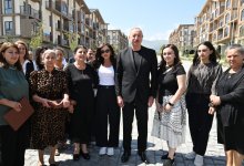 Prezident İlham Əliyev və Birinci xanım Mehriban Əliyevanın Kəlbəcər şəhərinin sakinləri ilə səmimi söhbəti (FOTO)