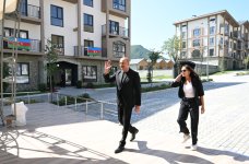Prezident İlham Əliyev və Birinci xanım Mehriban Əliyeva Kəlbəcər şəhərinin sakinləri ilə görüşüblər (YENİLƏNİB) (FOTO/VİDEO)