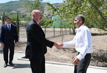 Prezident İlham Əliyev və Birinci xanım Mehriban Əliyeva Ağdərənin Kolatağ kəndində fərdi evlərin və infrastrukturun bərpası sahəsində görülən işlərlə tanış olublar (FOTO/VİDEO) (YENİLƏNİB)