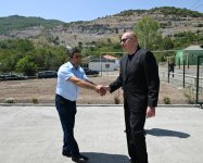 Prezident İlham Əliyev və Birinci xanım Mehriban Əliyeva Ağdərənin Kolatağ kəndində fərdi evlərin və infrastrukturun bərpası sahəsində görülən işlərlə tanış olublar (FOTO/VİDEO) (YENİLƏNİB)