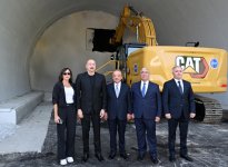 Prezident İlham Əliyev və Birinci xanım Mehriban Əliyeva Toğanalı-Kəlbəcər-İstisu avtomobil yolunda görülən işlərlə tanış olublar (FOTO/VİDEO) (YENİLƏNİB)