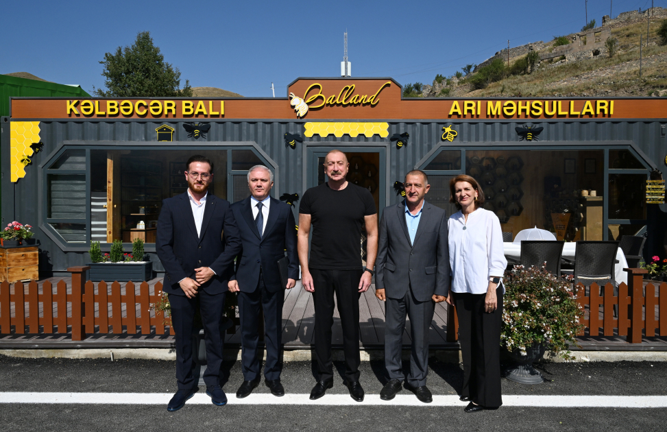 Prezident İlham Əliyev “Balland – Kəlbəcər balı, arı və arıçılıq məhsulları mağazası”nın açılışında iştirak edib (FOTO/VİDEO) (YENİLƏNİB)
