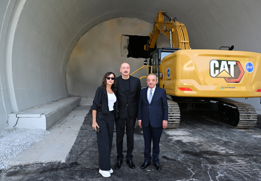 Prezident İlham Əliyev və Birinci xanım Mehriban Əliyeva Toğanalı-Kəlbəcər-İstisu avtomobil yolunda görülən işlərlə tanış olublar (FOTO) (YENİLƏNİB)