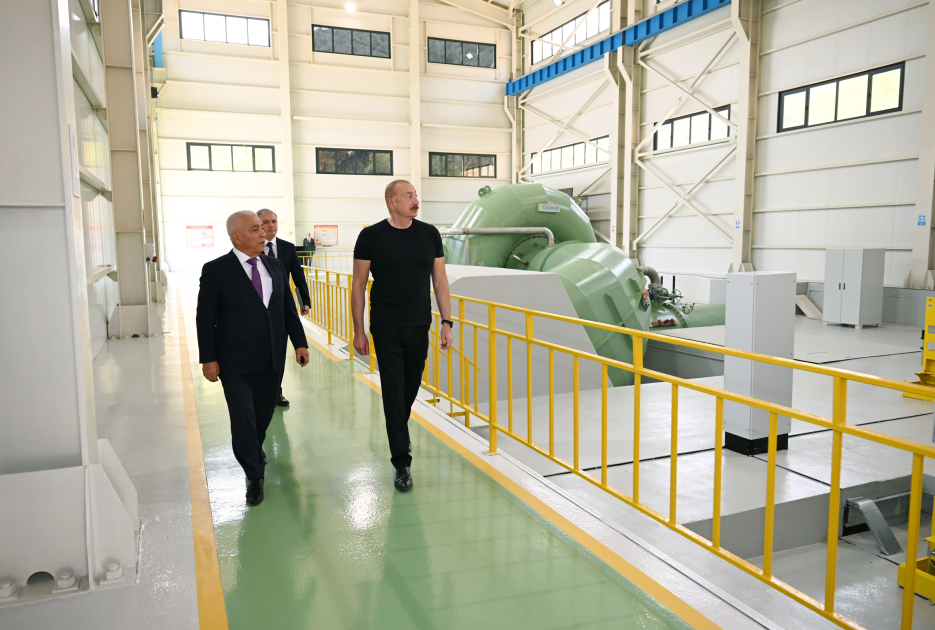 Prezident İlham Əliyev və Birinci xanım Mehriban Əliyeva Kəlbəcərin Vəng kəndində “Aşağı Vəng”, “Nadirxanlı” və “Çaykənd” kiçik su elektrik stansiyalarının açılışında iştirak ediblər (FOTO/VİDEO) (YENİLƏNİB)