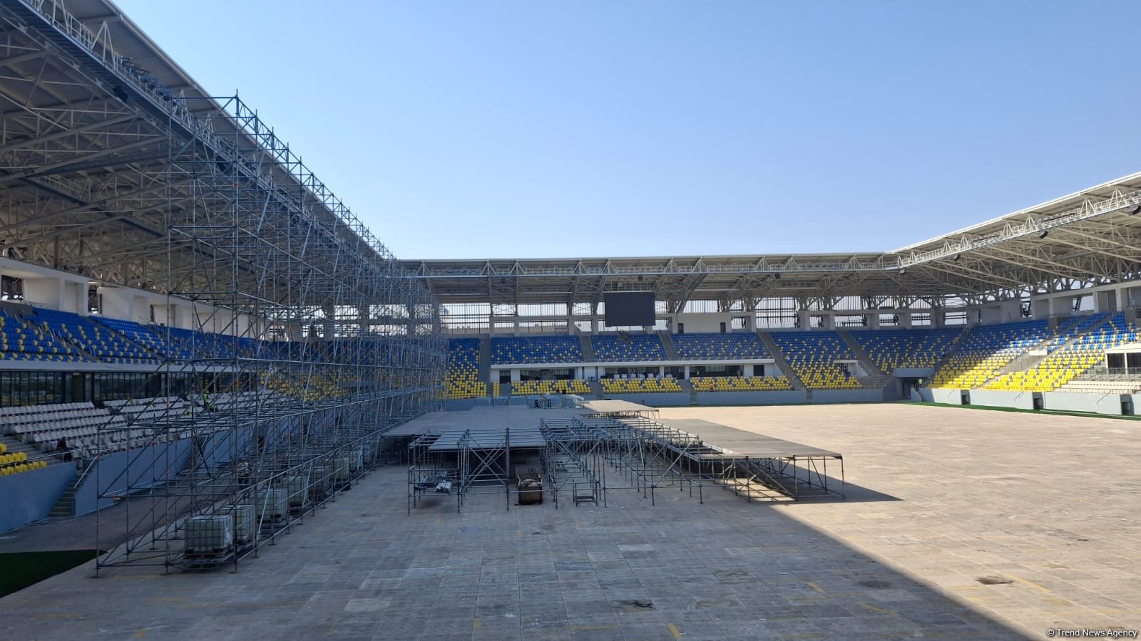 Media nümayəndələri Gəncə şəhər stadionunda aparılan tikinti işləri ilə tanış olublar (FOTO)