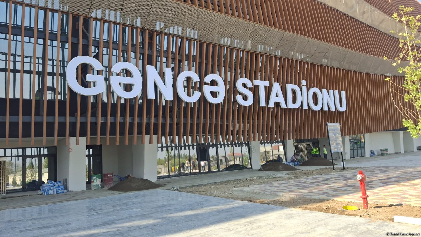 Media nümayəndələri Gəncə şəhər stadionunda aparılan tikinti işləri ilə tanış olublar (FOTO)
