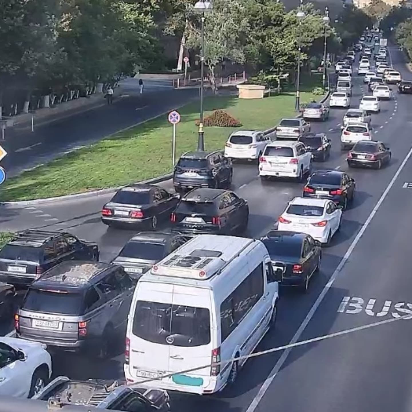 Sürücülərin NƏZƏRİNƏ: Paytaxtın bir sıra yollarında tıxac var - SİYAHI (FOTO)